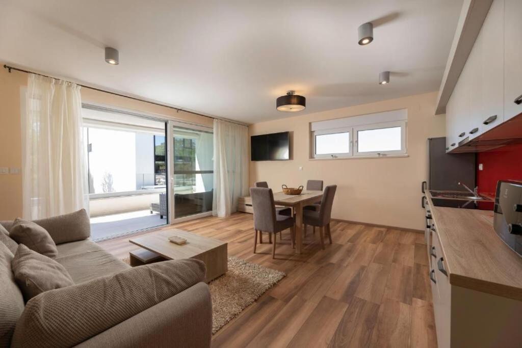 Apartments Marina مالينسكا المظهر الخارجي الصورة